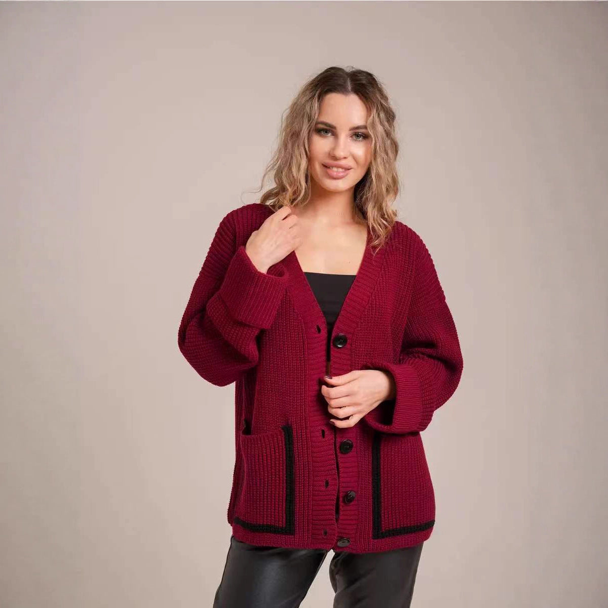 Damen Großer Strickcardigan mit dekorativen Knopfdetails und lässigem Schnitt R&B