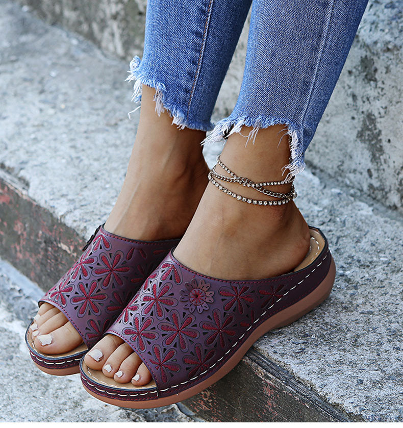 Damen Komfortable Clogs mit floralen Applikationen und anatomischem Fußbett R&B