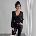 Damen nan tailliertes Langarm-Shirt mit tiefem Spitzen-Dekolleté, Raffung und Kristallbesatz R&B