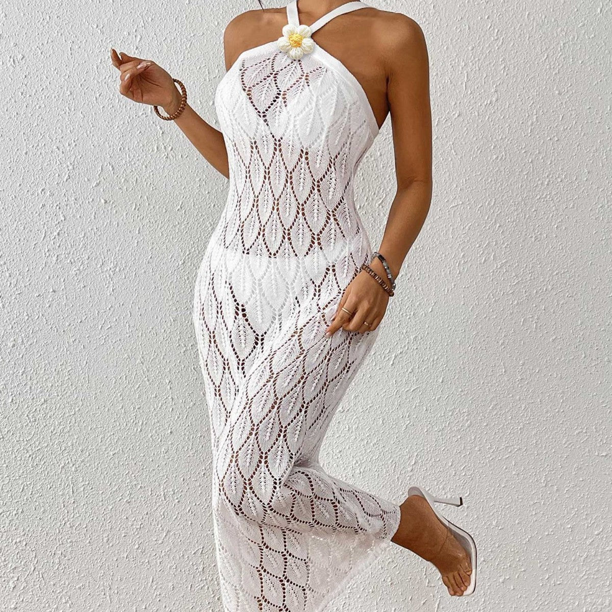 Damen Häkel-Maxikleid mit einem eleganten Blumendetail R&B