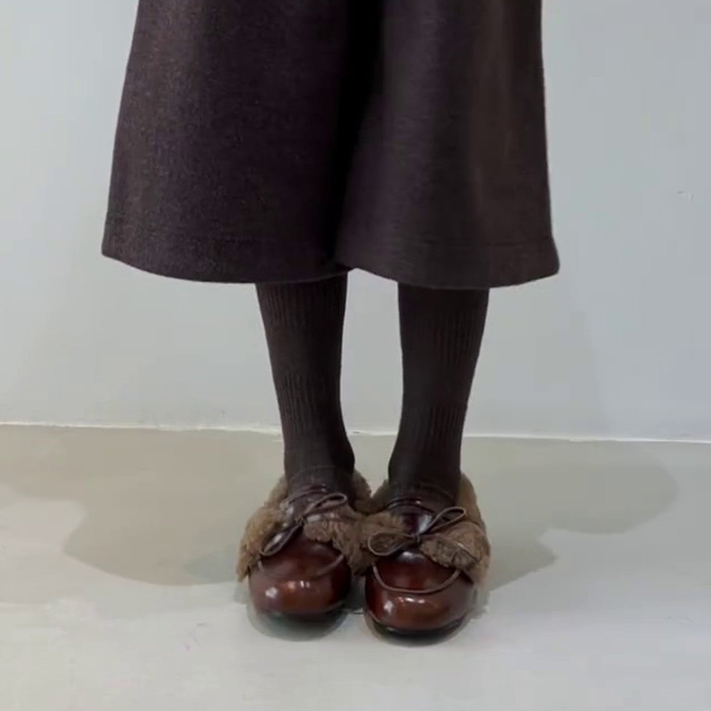 Damen Komfortable Hausschuhe mit weichem Fleece-Futter und modischem Doppelriemen R&B