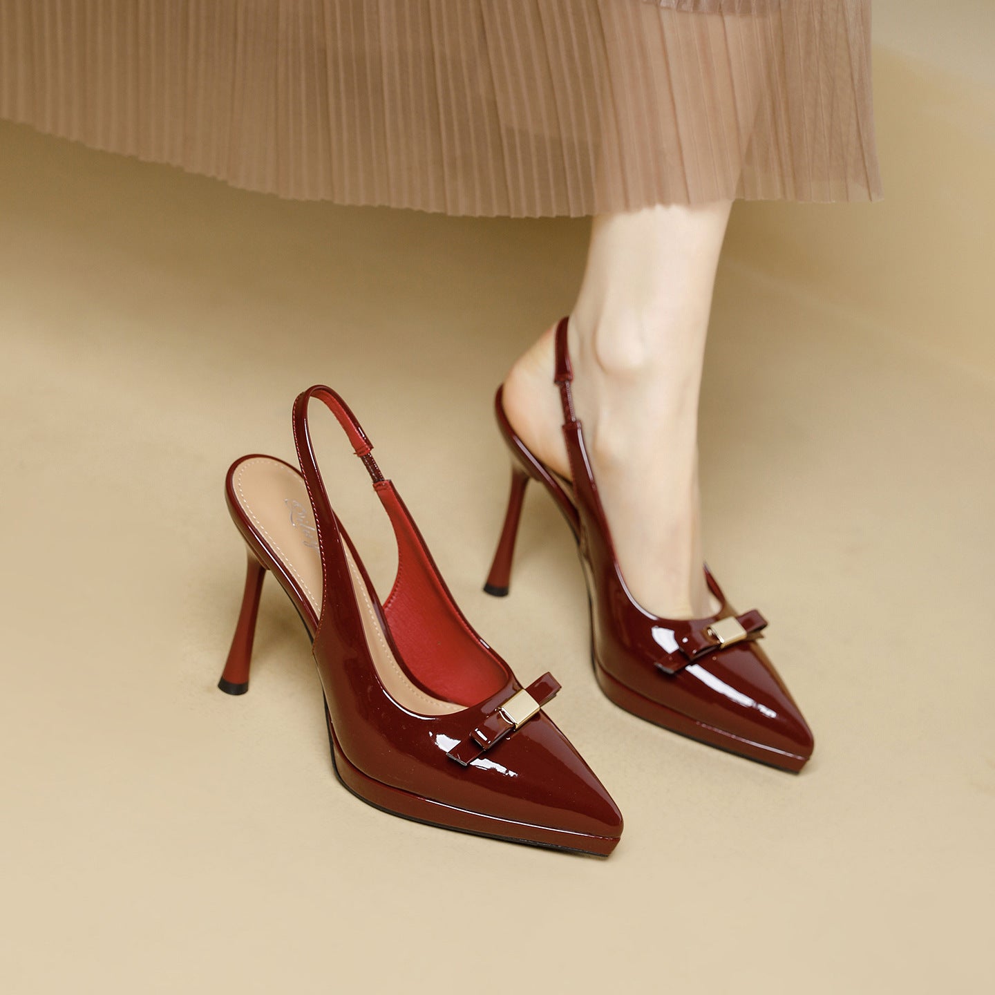 Damen Slingback-High-Heels mit glänzender Oberfläche und eleganter Schnalle