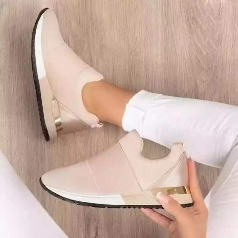 Damen Slip-On Sneakers mit atmungsaktiver Textilkonstruktion und modischem Metallic-Detail R&B