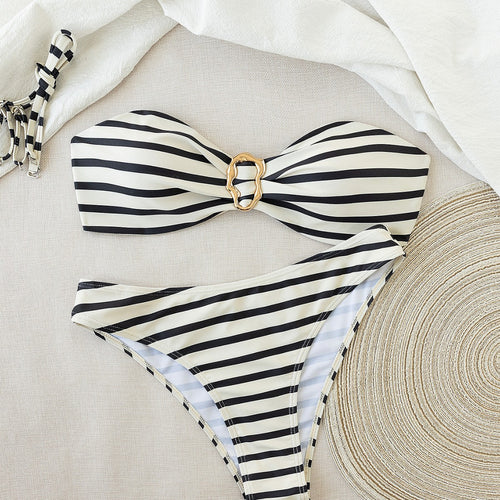 Damen Bandeau-Bikini mit trendigem Streifenmuster und modischem Ring-Detail R&B