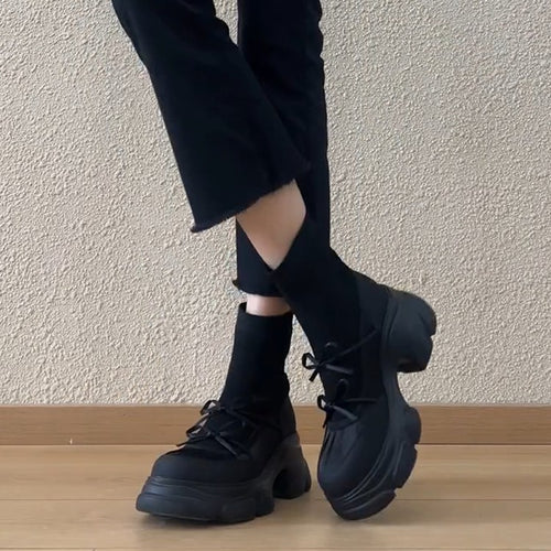 Damen sportive Plattform-Sneaker mit innovativem Sohlenprofil und atmungsaktiver Mesh-Oberfläche R&B