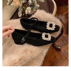 Damen Ballerina-Schuhe mit funkelnden Strassdetails und nostalgischem Riemenverschluss