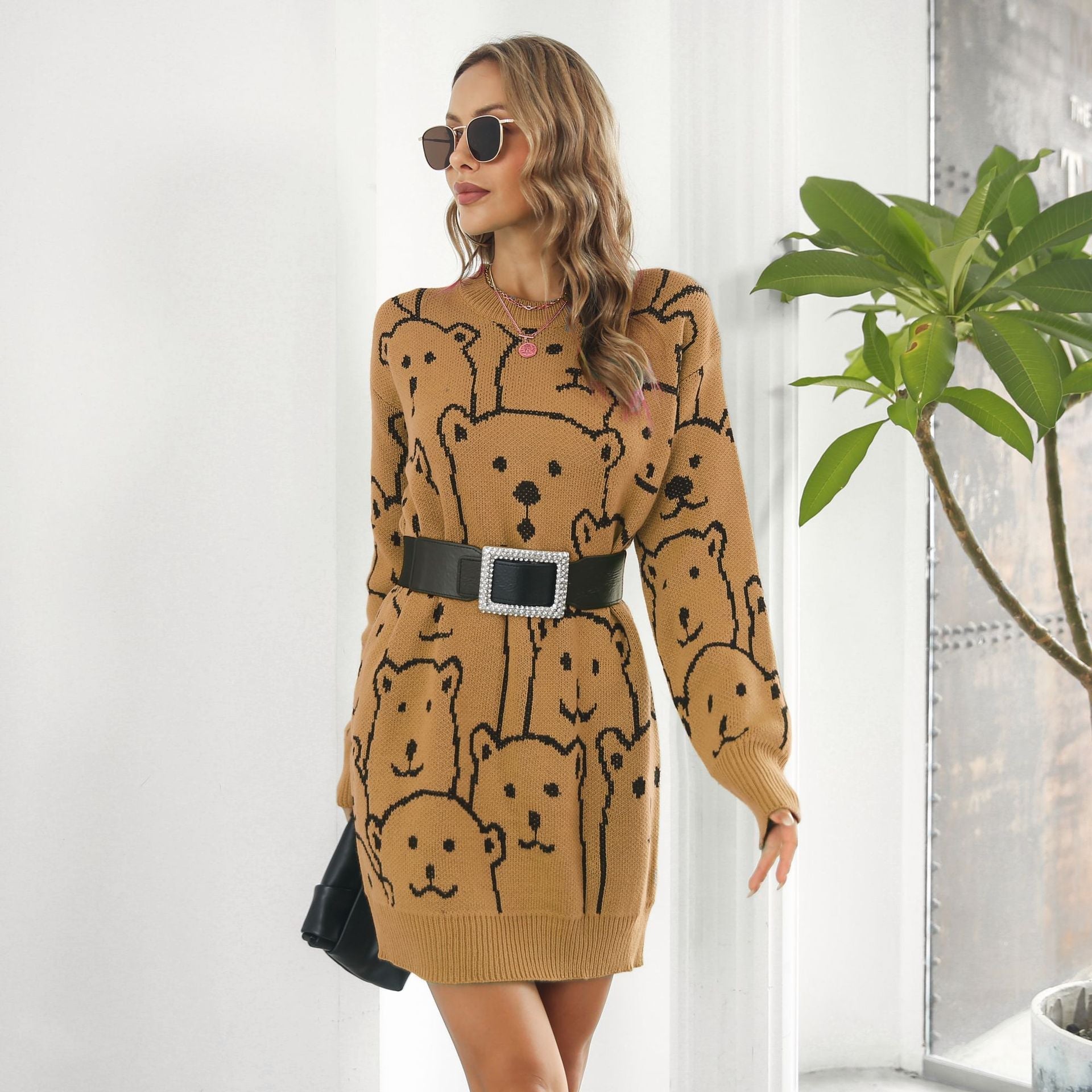 Damen Strickkleid mit Bärenmotiv und Schnitt