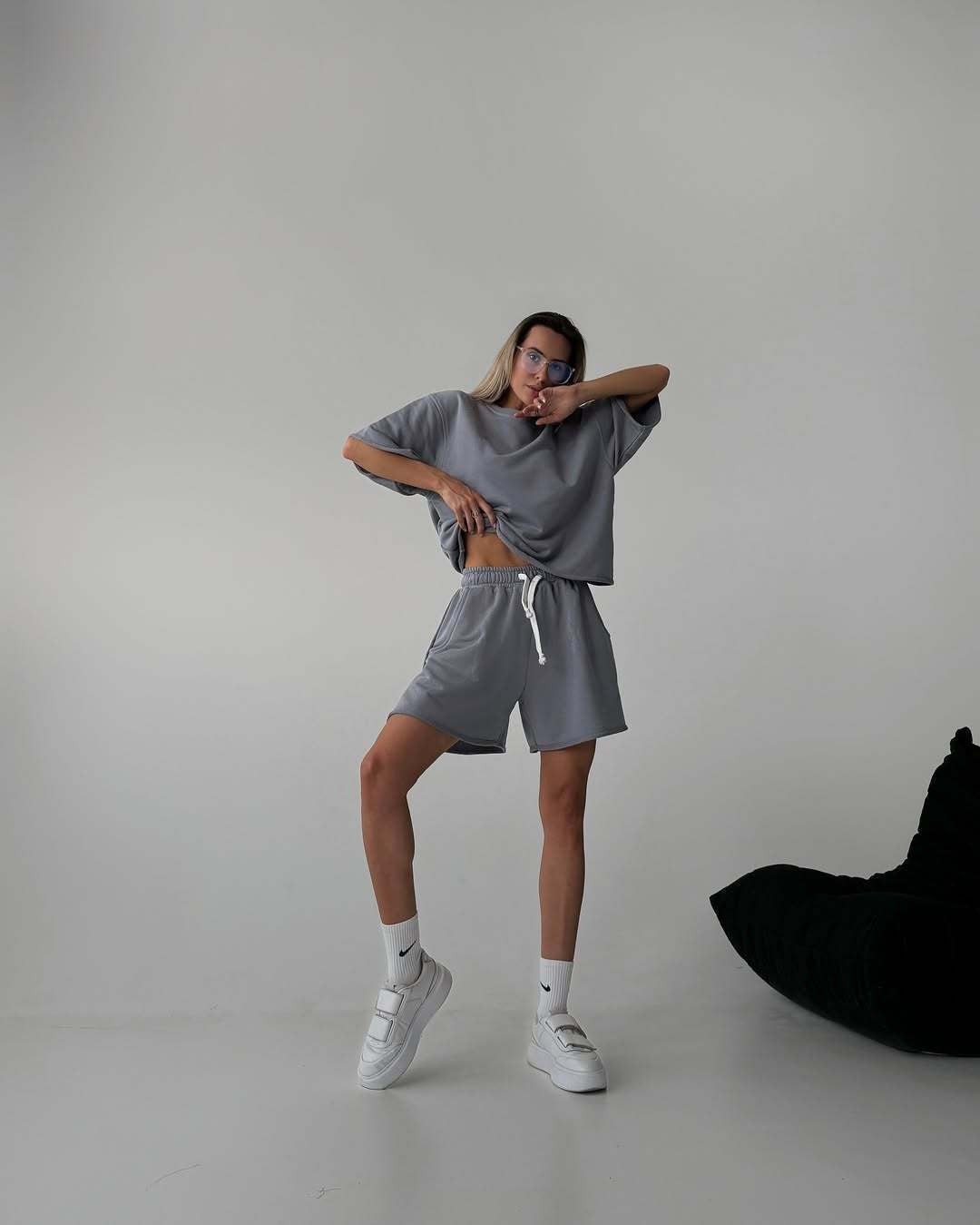 Damen lässiges Freizeitensemble mit oversized T-Shirt und bequemen Shorts R&B