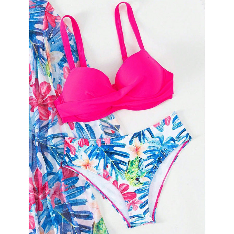 Damen bikini set mit floralem Überwurf und glamourösen Details R&B