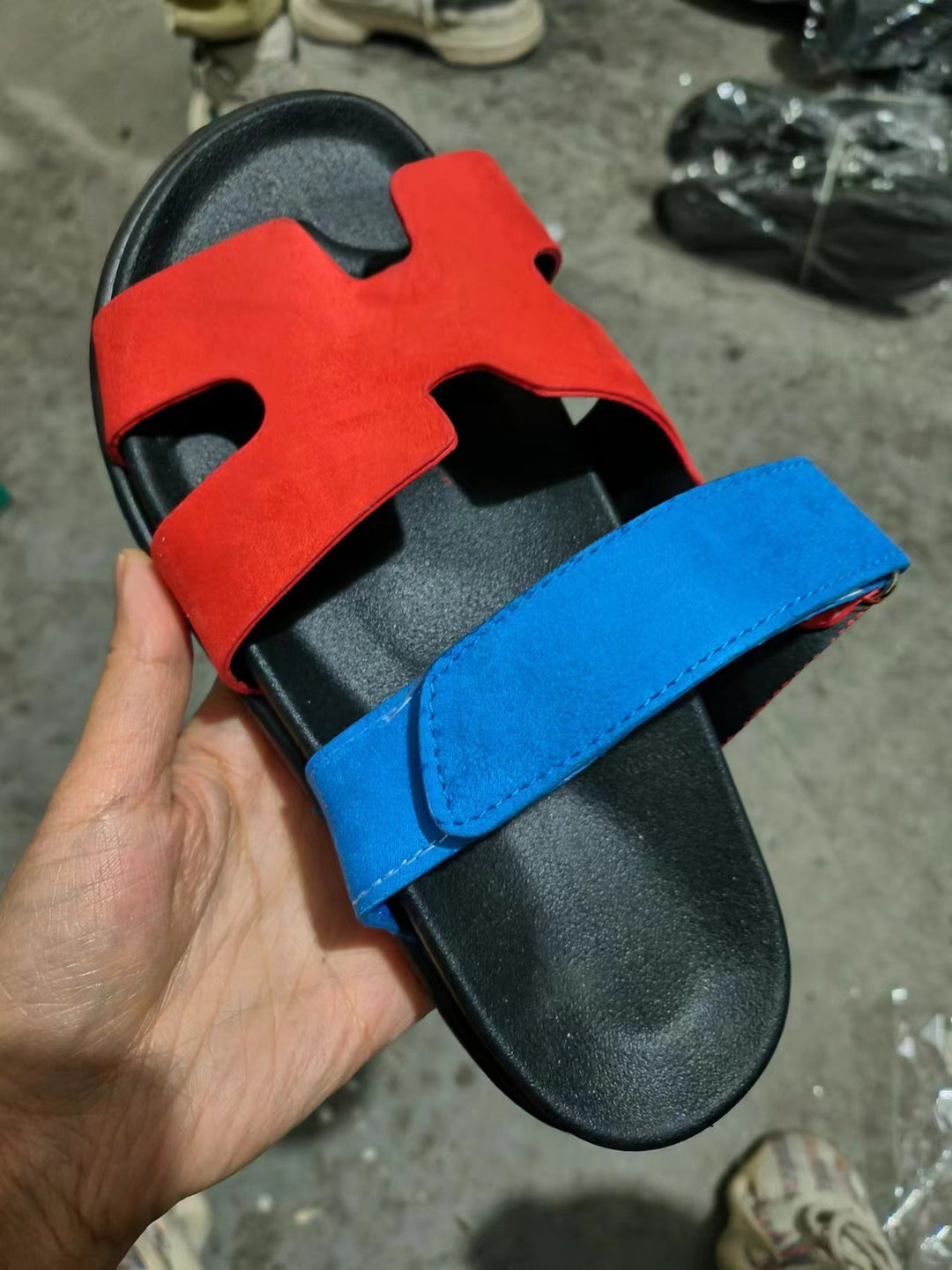 Damen Modische Sandalen mit verstellbarem Riemendesign und ergonomischem Fußbett R&B