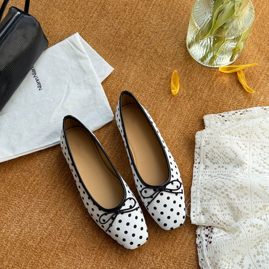 Damen Ballerinas mit einzigartigem Punktmuster und elegantem Riemchen R&B