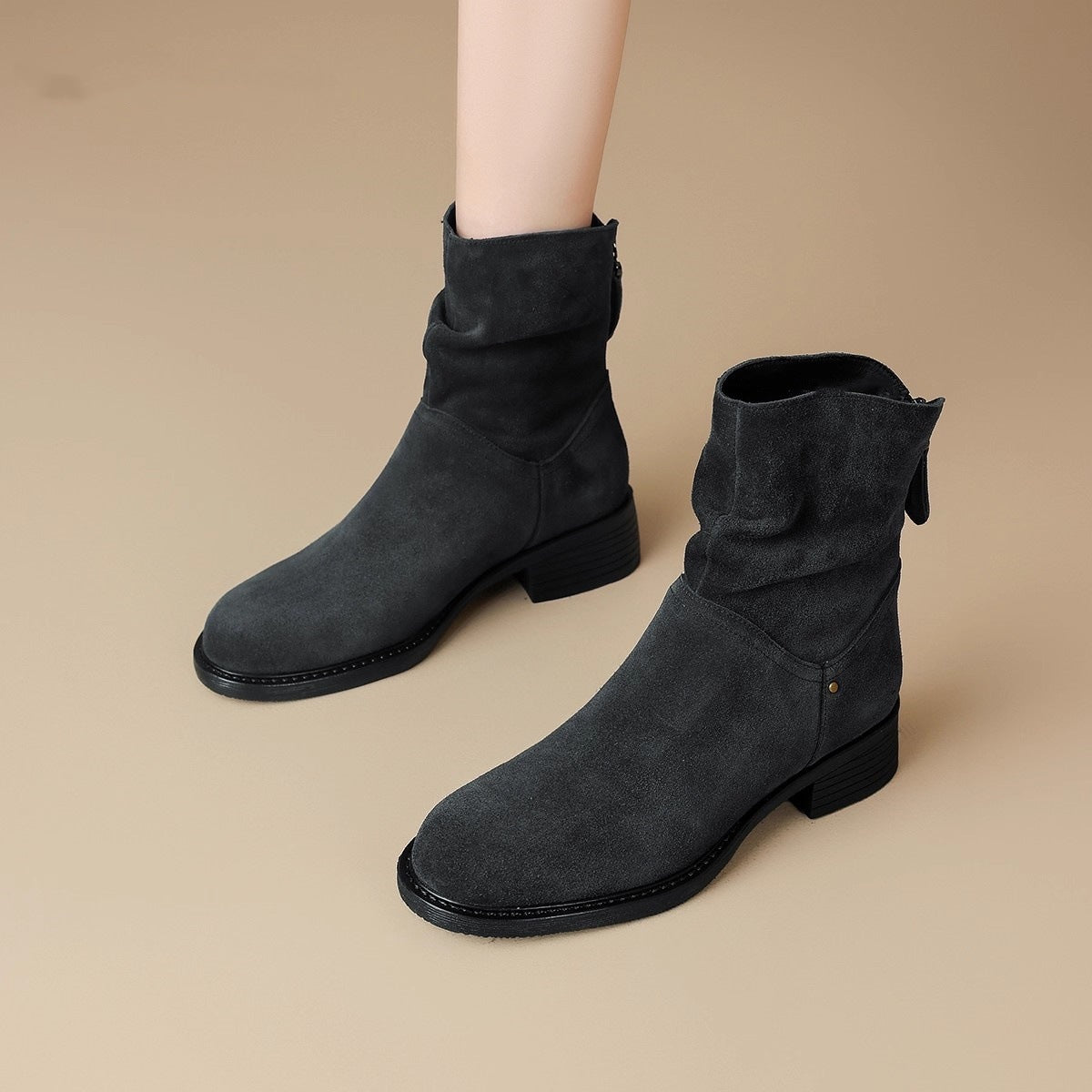 Damen modische Stiefeletten aus weichem Wildleder mit lässiger Faltenoptik R&B