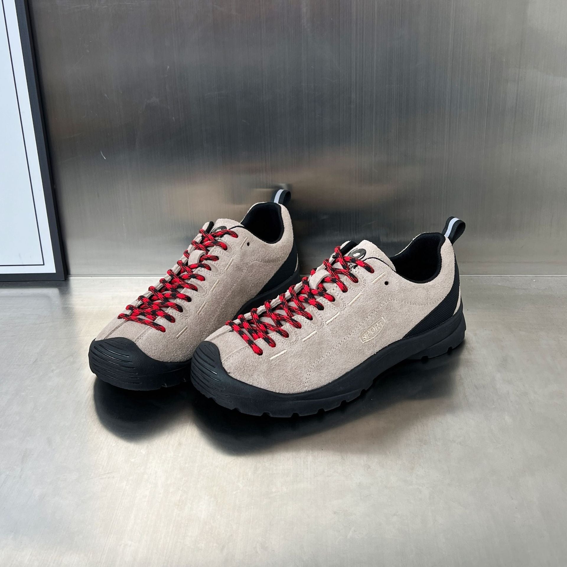 Damen Sportliche Wanderschuhe mit rutschfester Sohle und stabiler Verarbeitung R&B