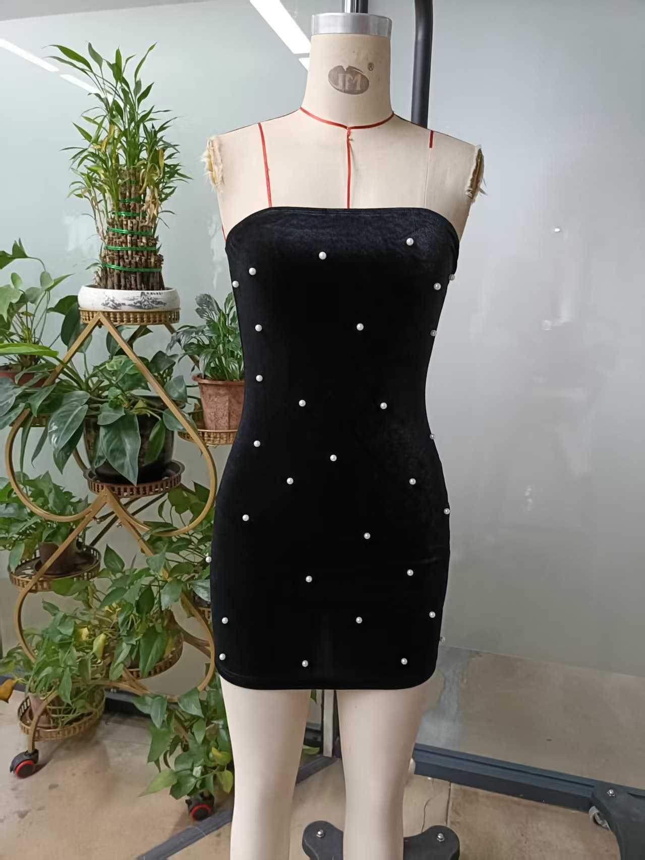 Damen Figurbetontes Abendkleid mit Perlenapplikationen