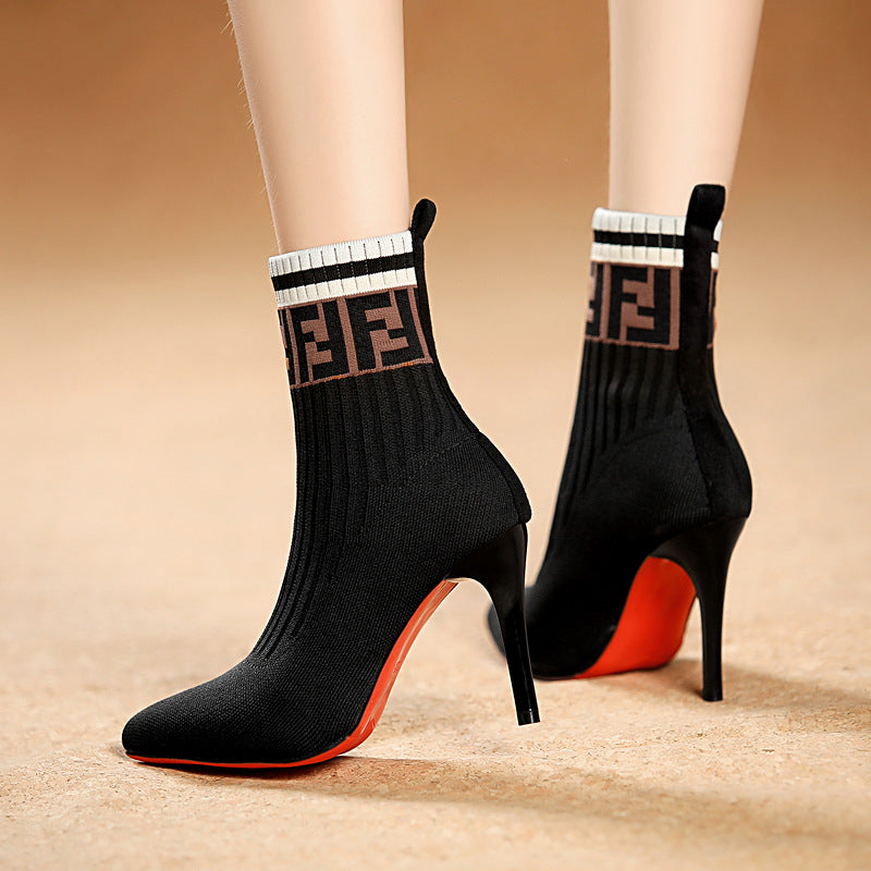 Damen Strumpfstiefel mit elegantem Absatz und markantem Logo-Design R&B