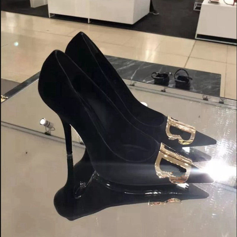 Damen elegante High Heel Pumps mit luxuriösem Design und goldenen Applikationen R&B
