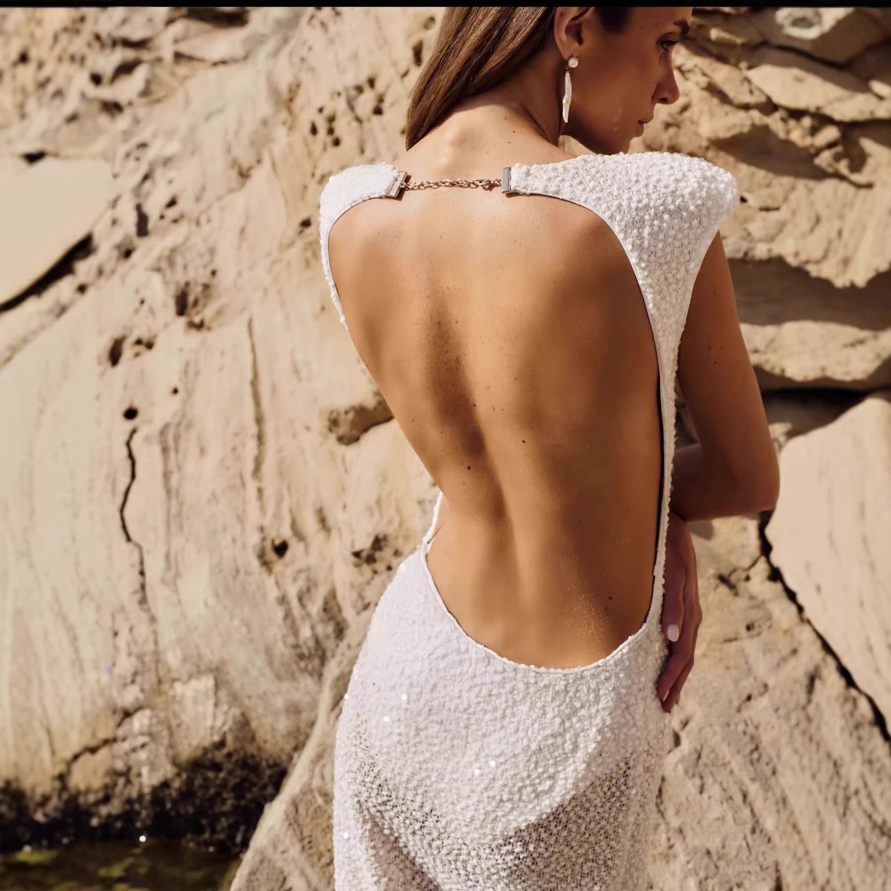 Damen Elegantes Abendkleid mit tiefem Rückenausschnitt und funkelnden Verzierungen R&B