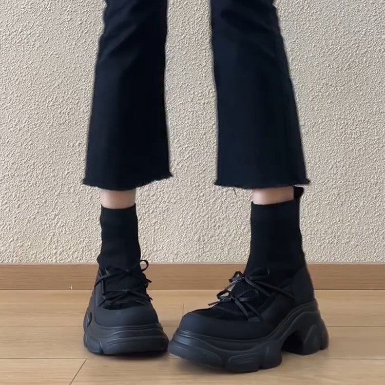 Damen sportive Plattform-Sneaker mit innovativem Sohlenprofil und atmungsaktiver Mesh-Oberfläche R&B