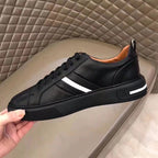 Herren Sneaker mit modischen Akzenten von R&B