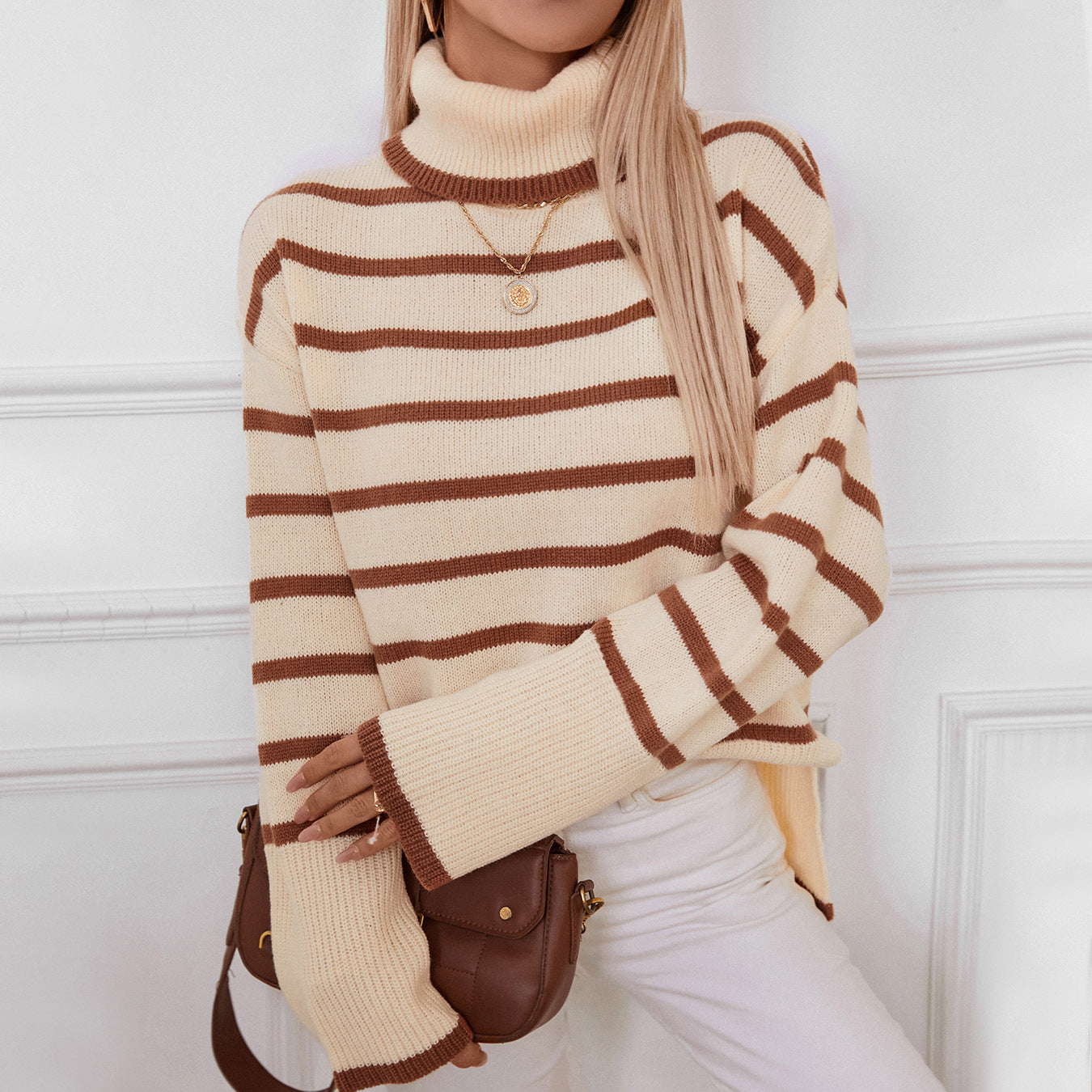 Damen modischer Rollkragenpullover mit breiten Streifen und lässigem Schnitt