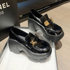 Damen Plateauschuhe mit glänzendem Obermaterial und modischen Applikationen R&B