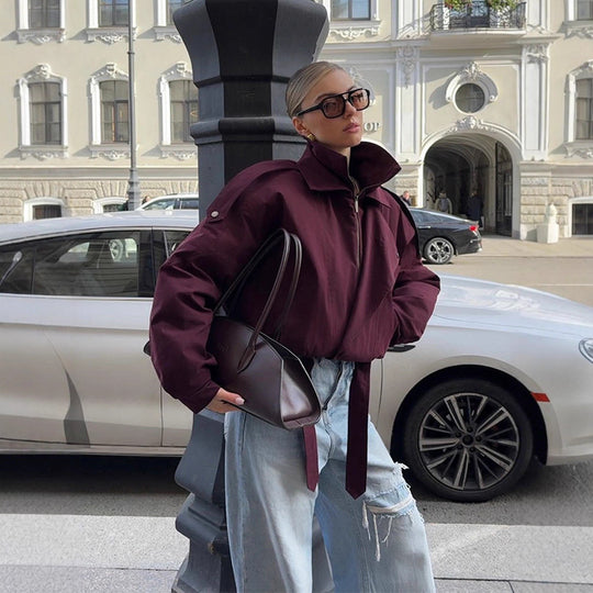 Damen Urbaner Oversized Steppjacke mit hohem Kragen und Gürtel R&B