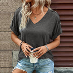 Damen V-Ausschnitt T-Shirt mit abgerollten Ärmeln und modischen Knopfdetails R&B