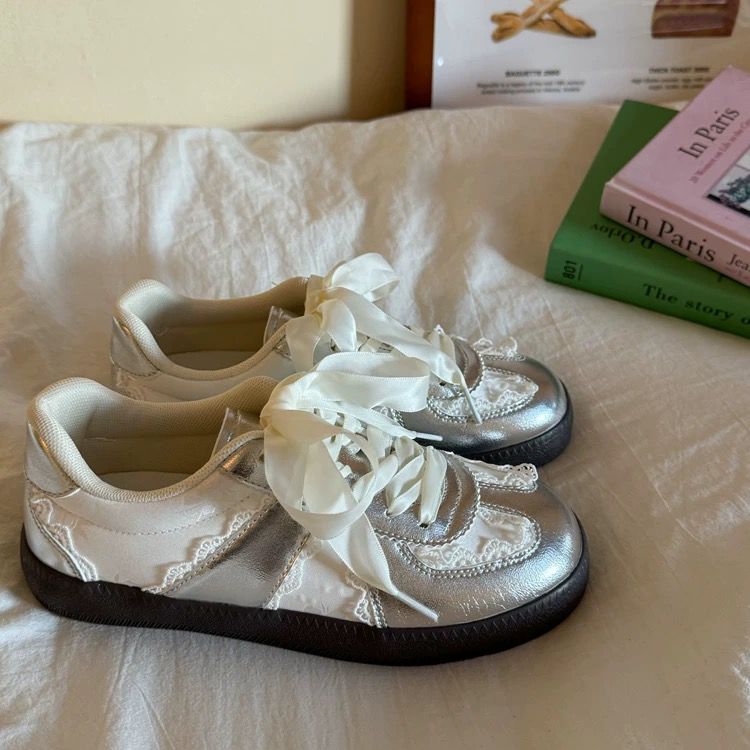 Damen Elegante Sneakers mit luxuriösem Satin-Obermaterial und verspielten Schleifen R&B