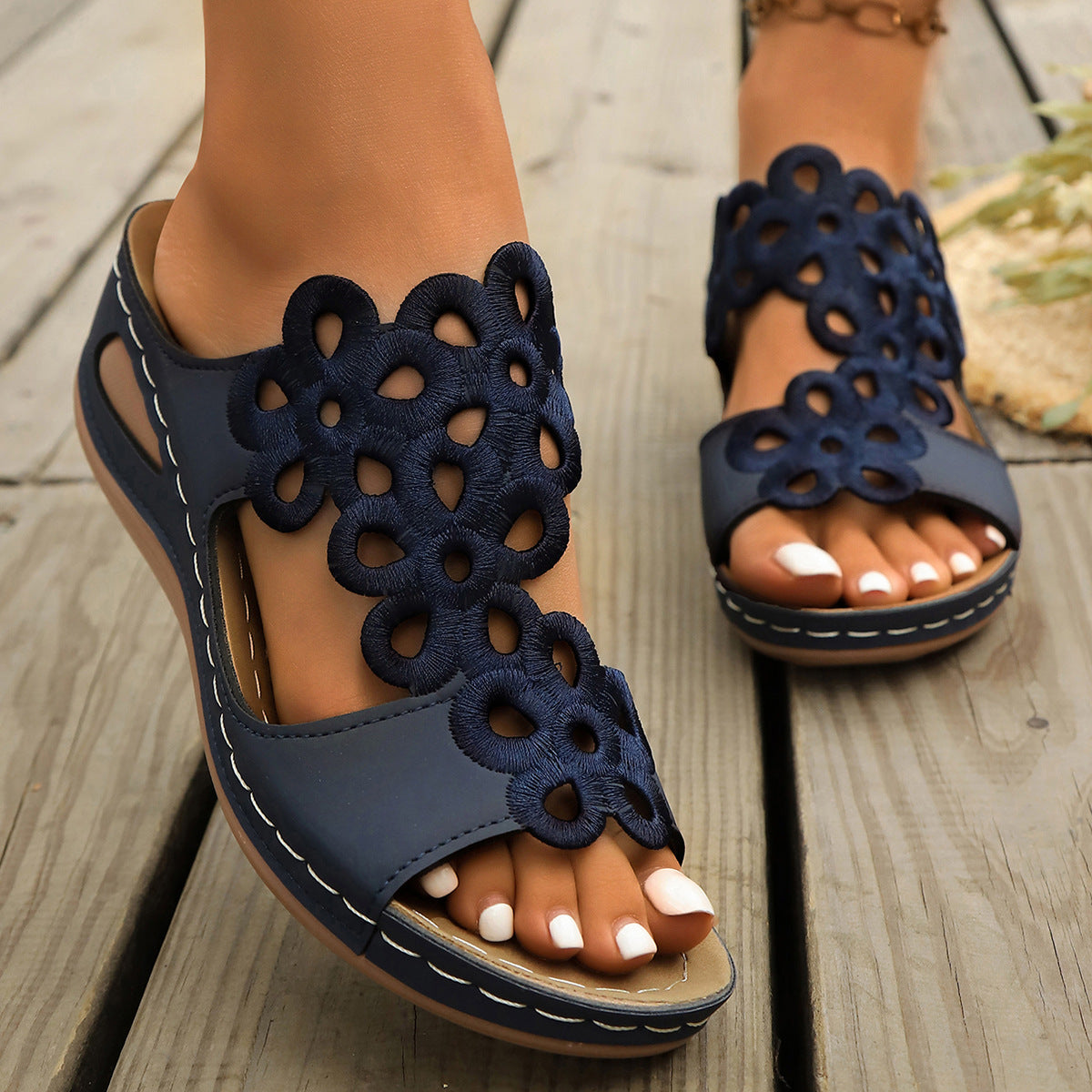 Damen Wedge-Sandalen mit floralem Riemendesign und komfortabler Fußbettgestaltung R&B