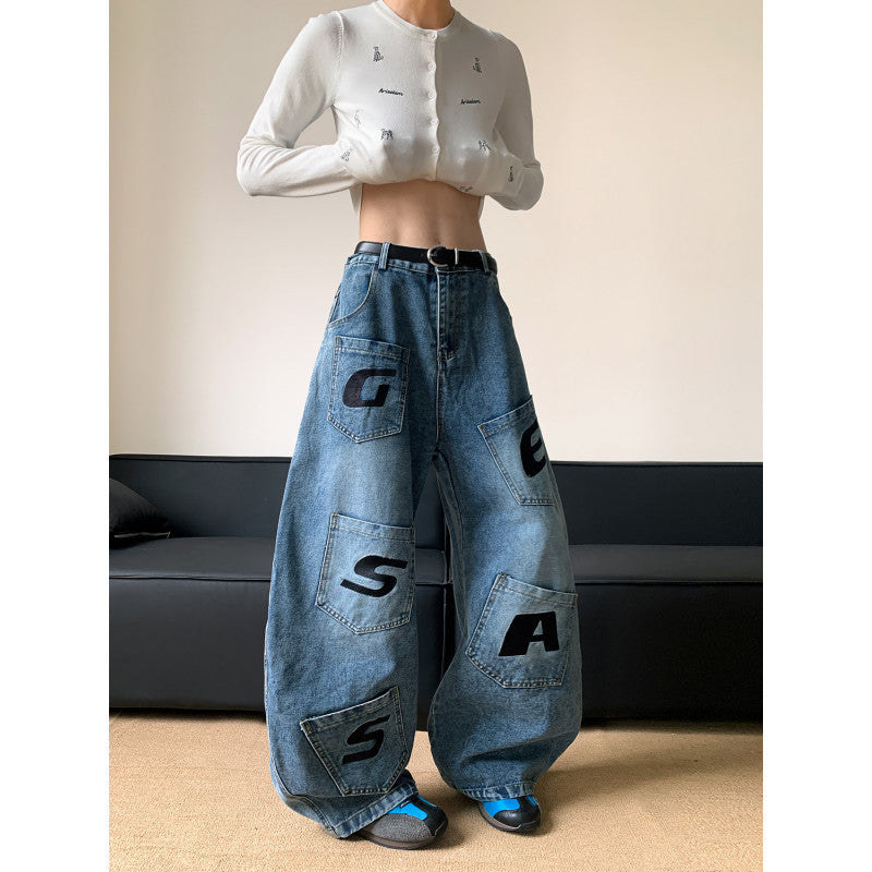 Damen Oversized Jeans mit einzigartigem Schnitt und modischen Applikationen