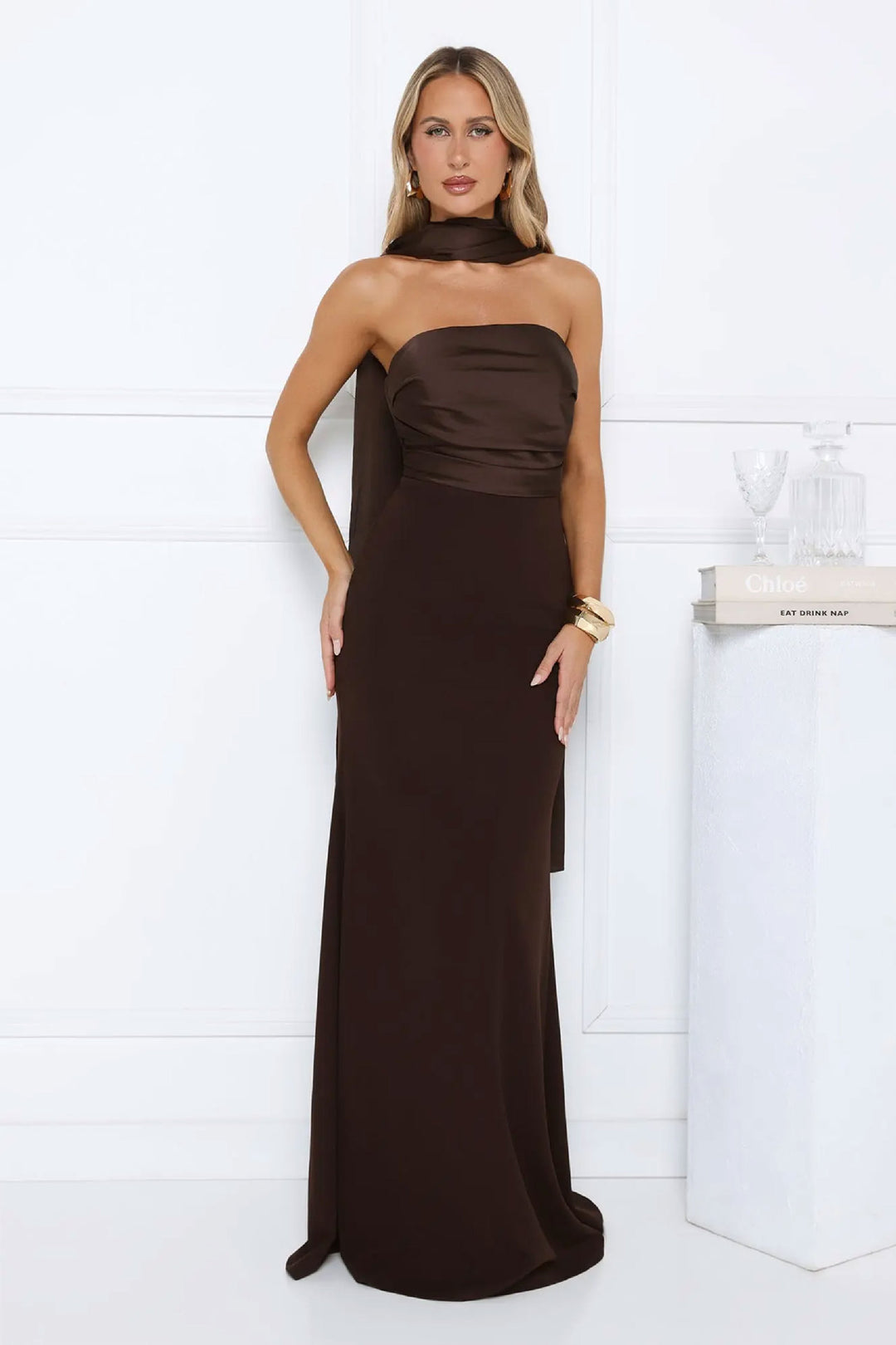 Damen Elegantes Abendkleid mit schulterfreiem Design und fließendem Stoff R&B