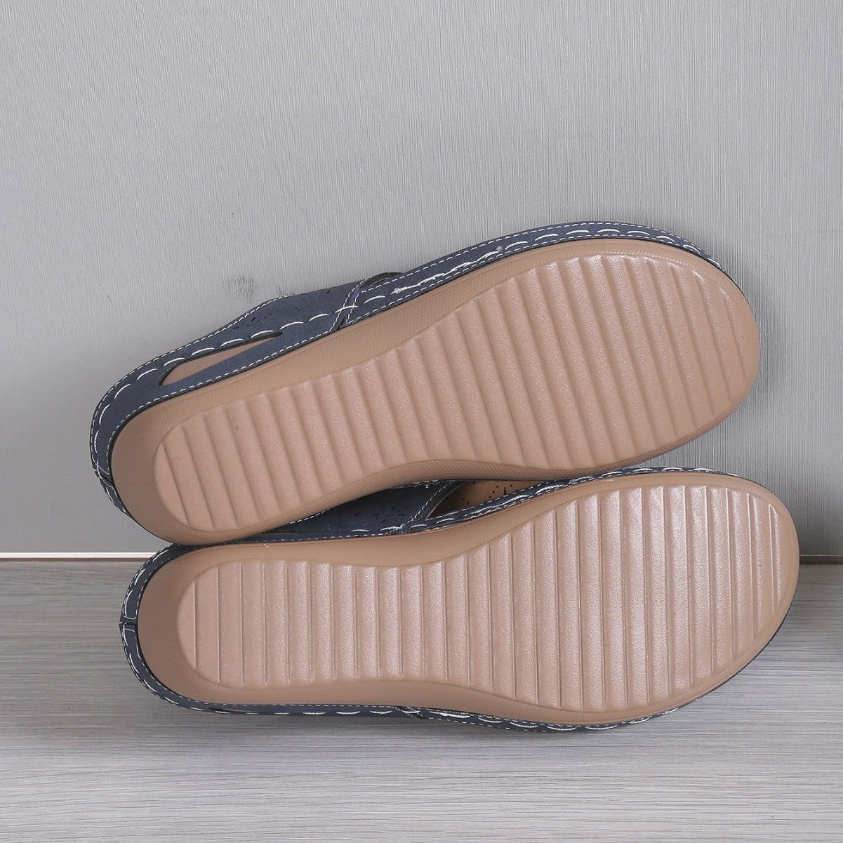 Damen Komfortable offene Pantolette mit modischem Cut-Out-Design