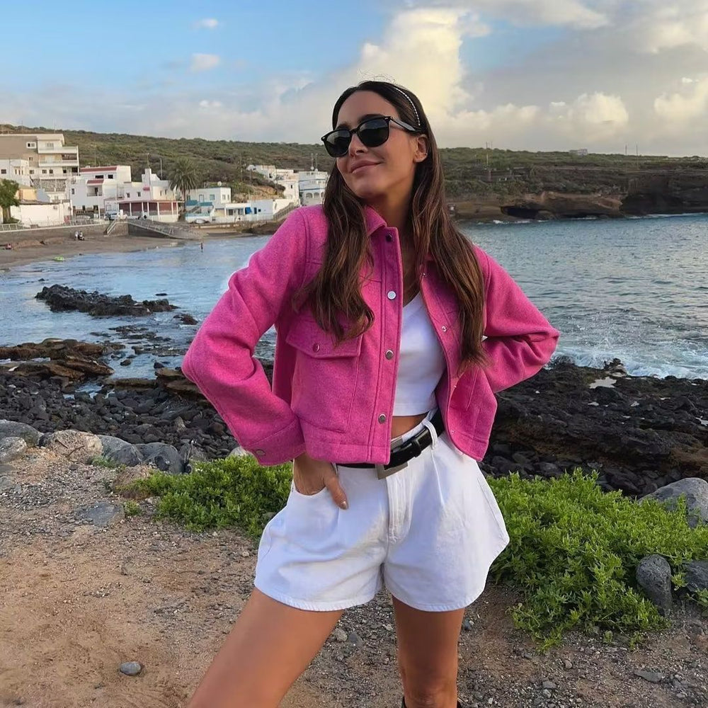 Damen kurze Jacke aus hochwertigem Material mit praktischen Brusttaschen R&B