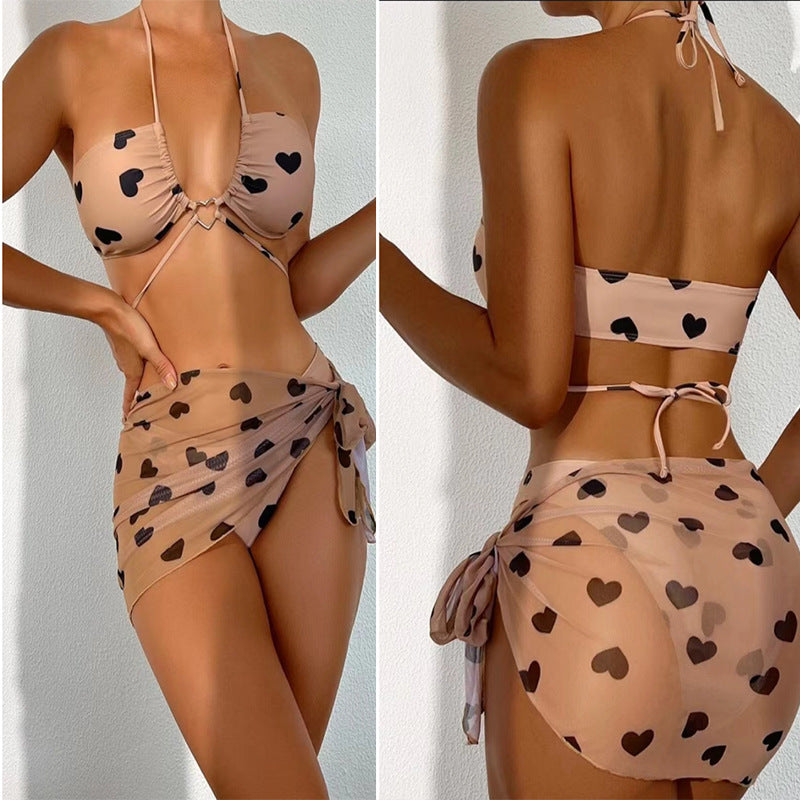 Damen Bikini-Set mit verspieltem Herzmuster und elegantem Wickelrock R&B