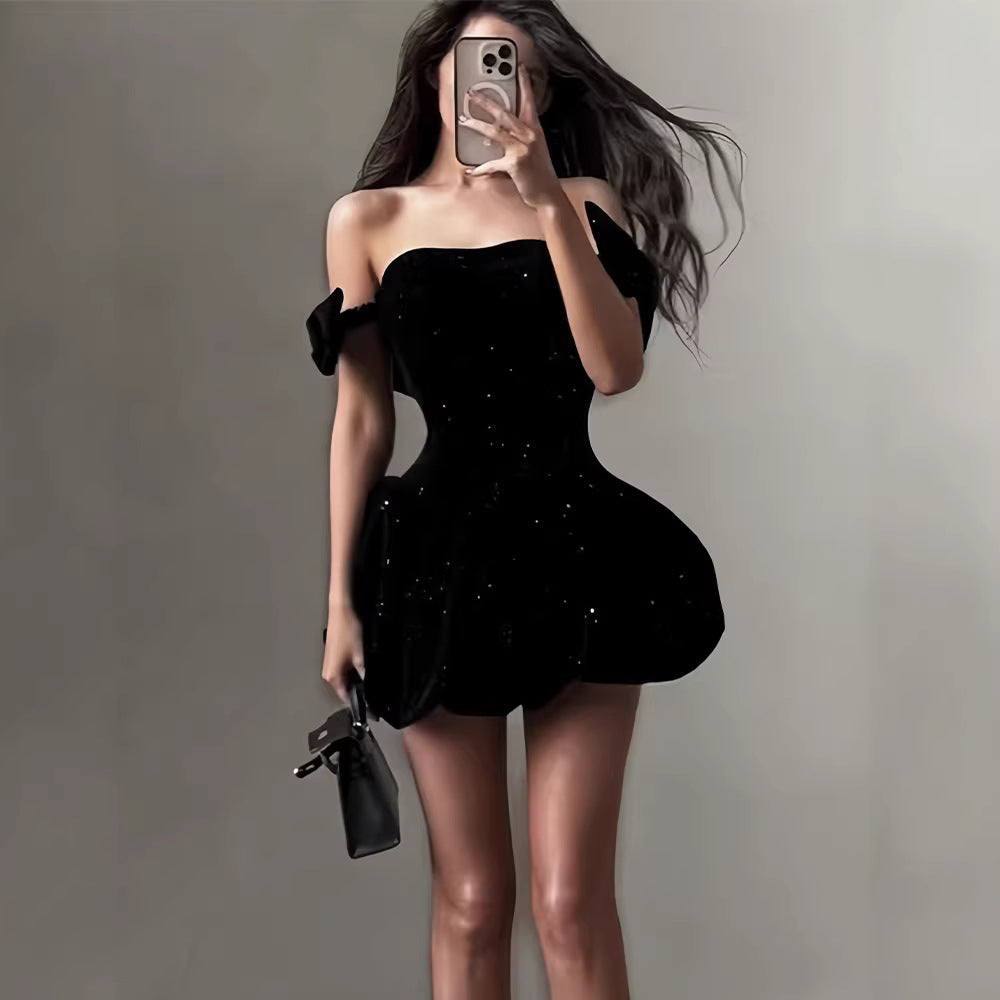 Damen Glitzerndes Cocktailkleid mit schulterfreiem Design und voluminösem Rock EB