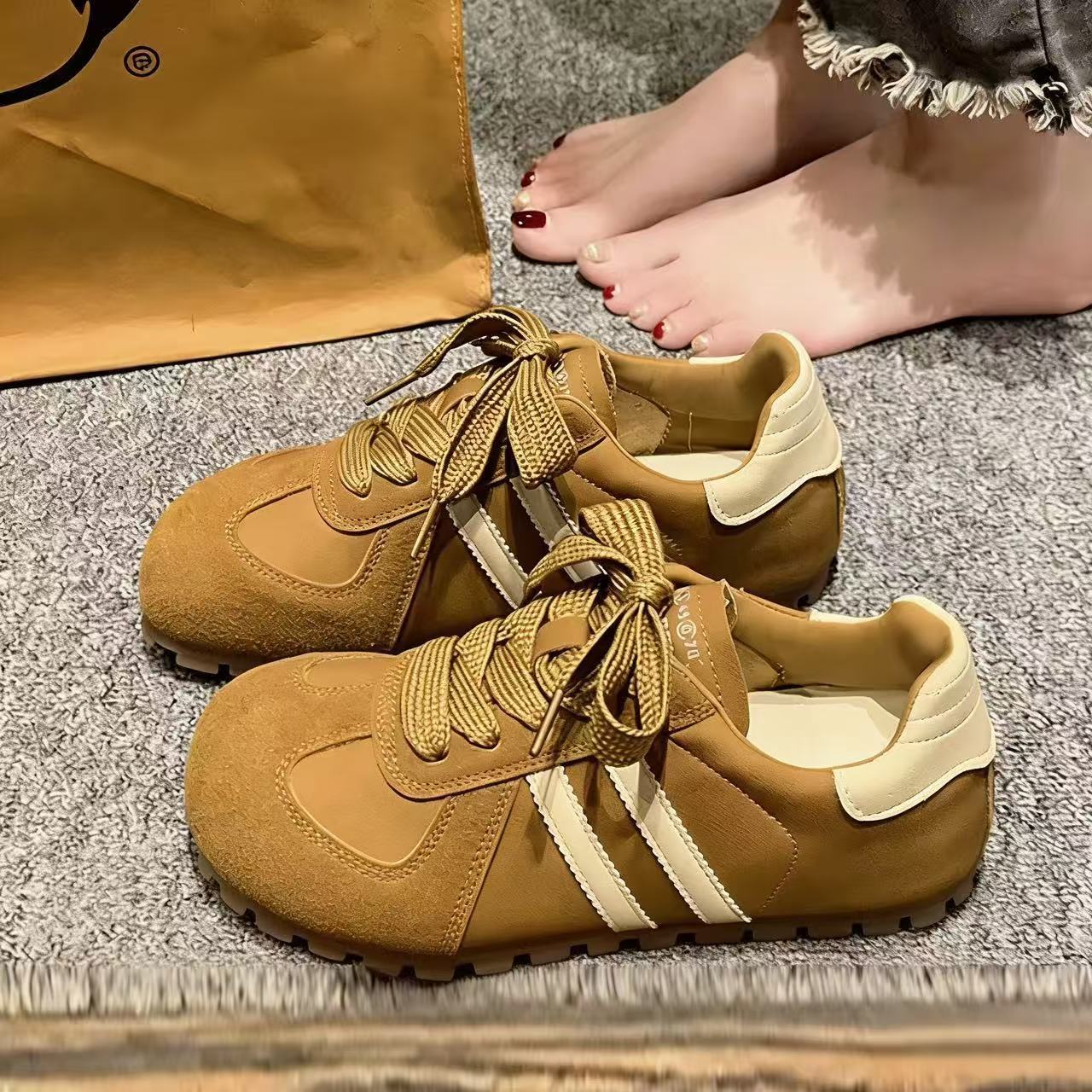 Damen Retro-inspirierte Wildledersneaker mit sportlichem Profil
