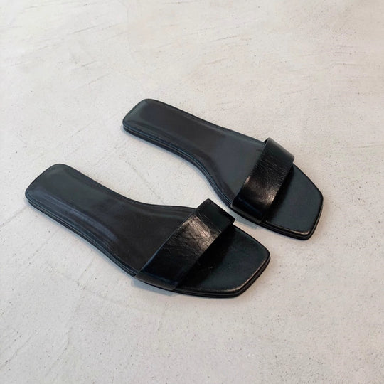 Damen Minimalistische Slides im zeitgenössischen Design mit breiter Riemenfront und bequemer Fußbettgestaltung R&B
