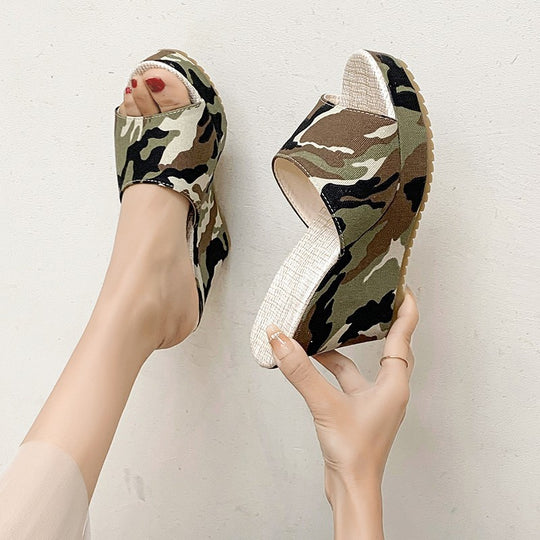 Damen Wedge-Sandalen mit floralem Muster und bequemer Fußbettgestaltung R&B