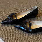 Damen spitze Pumps mit verspieltem Rüschendetail und elegantem Bindand