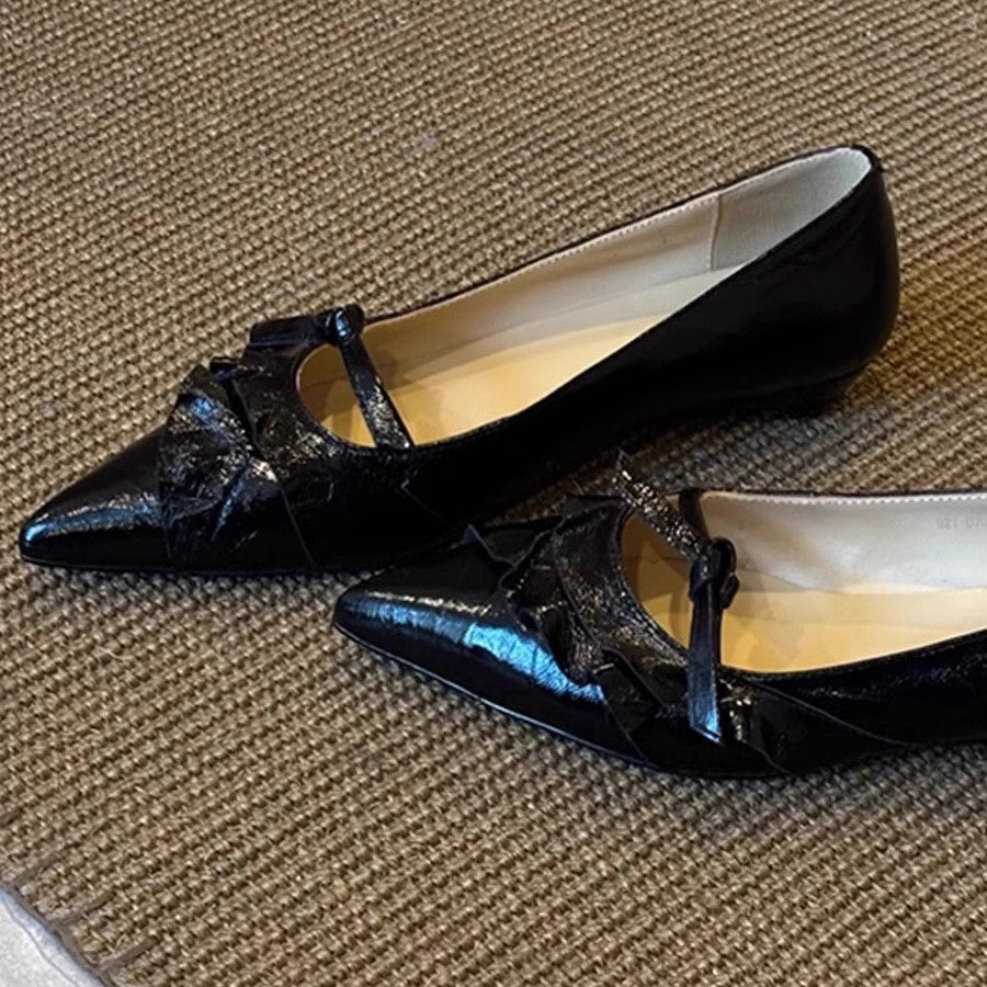 Damen spitze Pumps mit verspieltem Rüschendetail und elegantem Bindand