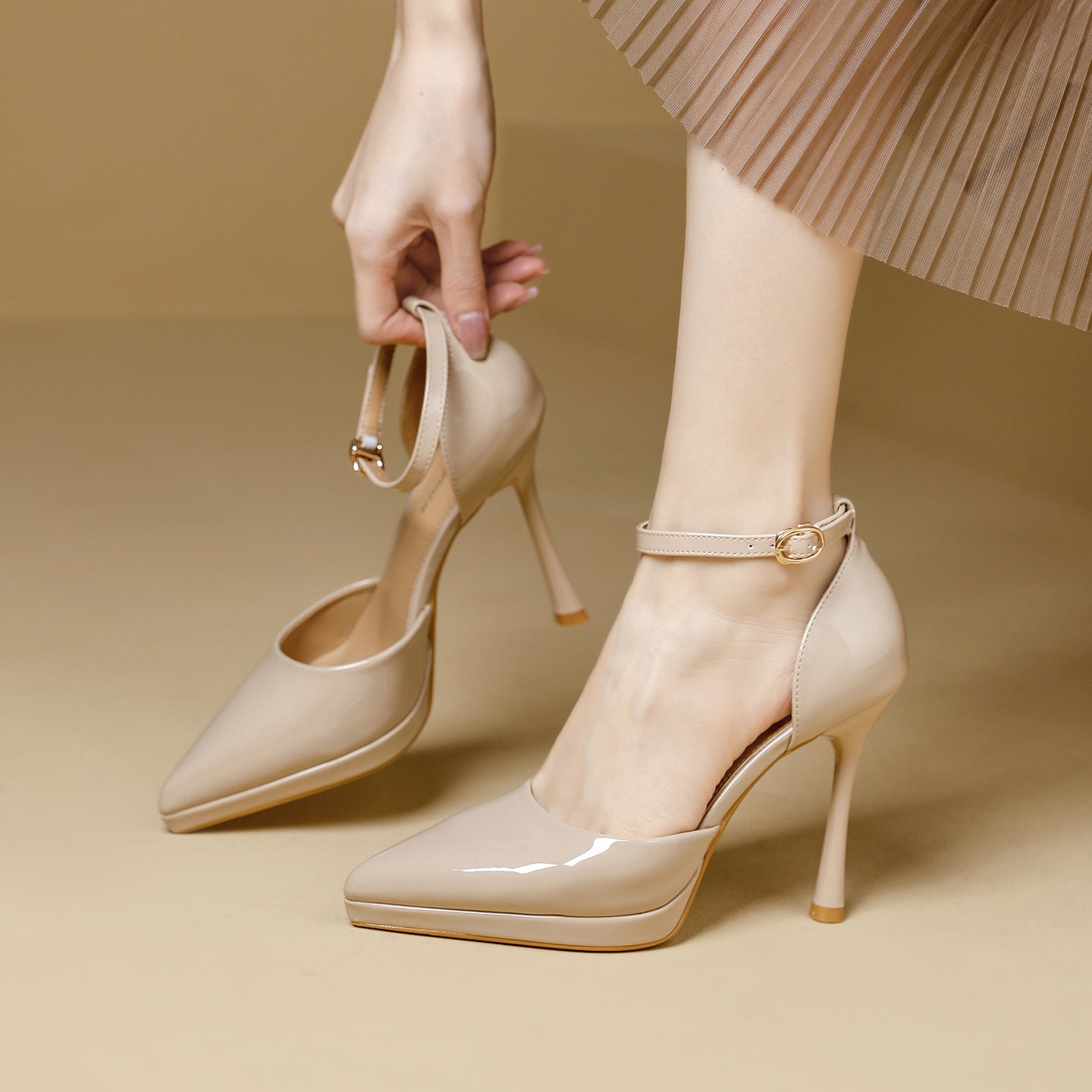 Damen elegante Pumps mit schmalem Riemen und spitz zulaufendem Design