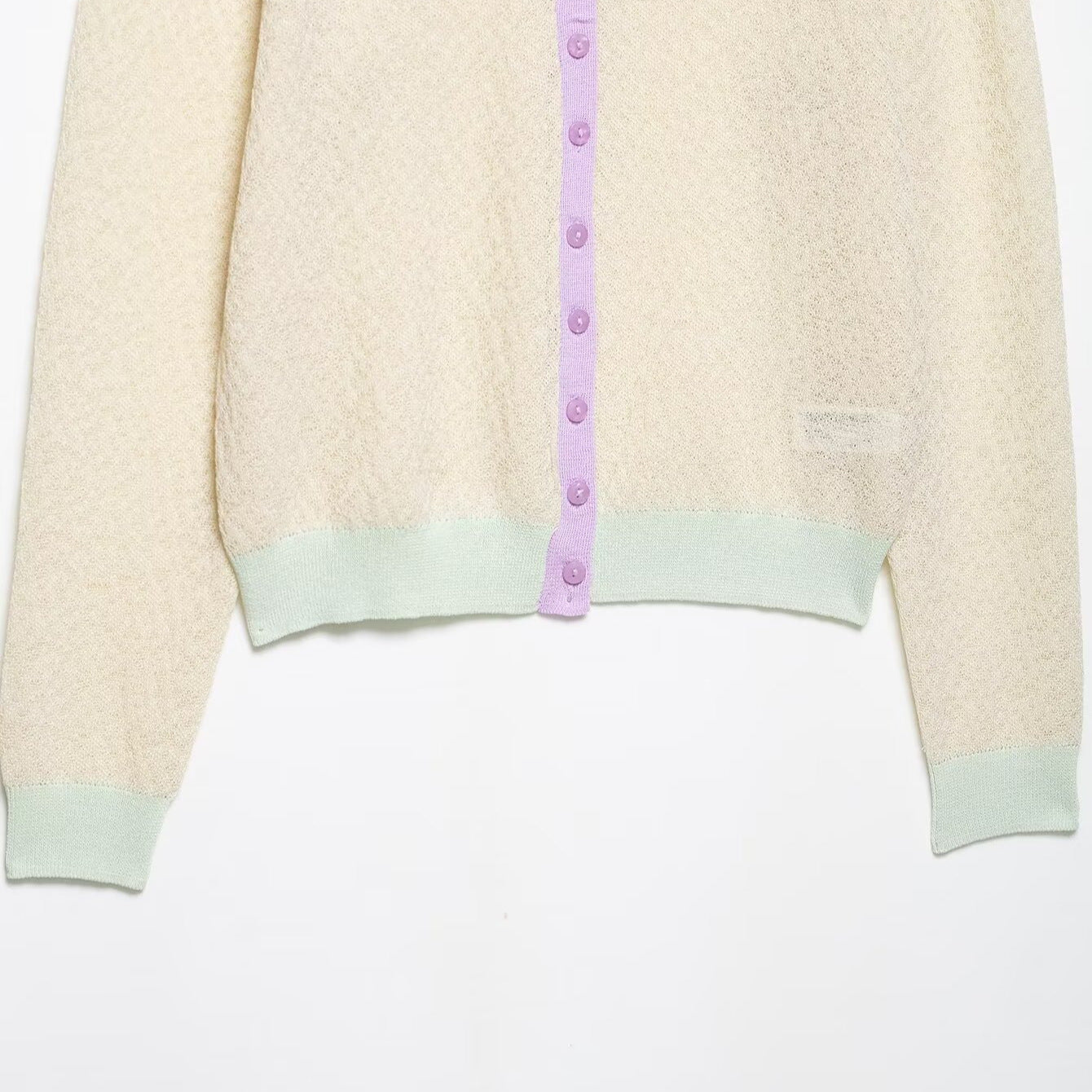 Damen Strickjacke mit zartem Muster und farblich abgesetzten Details R&B