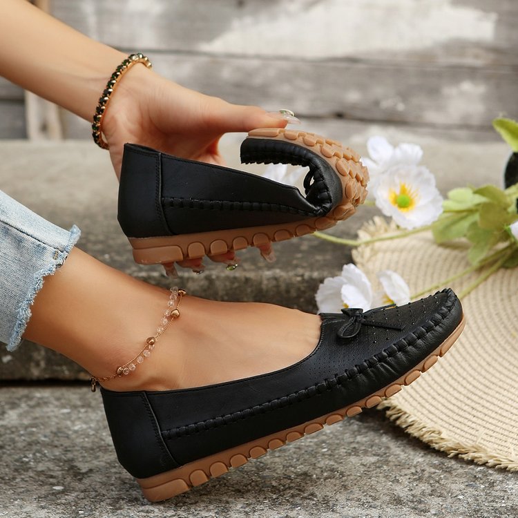 Damen elegante Mokassins mit filigranen Durchbrüchen und modischen Akzenten R&B