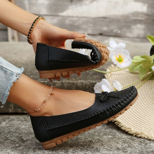 Damen elegante Mokassins mit filigranen Durchbrüchen und modischen Akzenten R&B