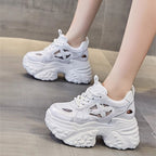 Damen Sportliche Plateau-Sneaker mit innovativem Oberflächen-Design