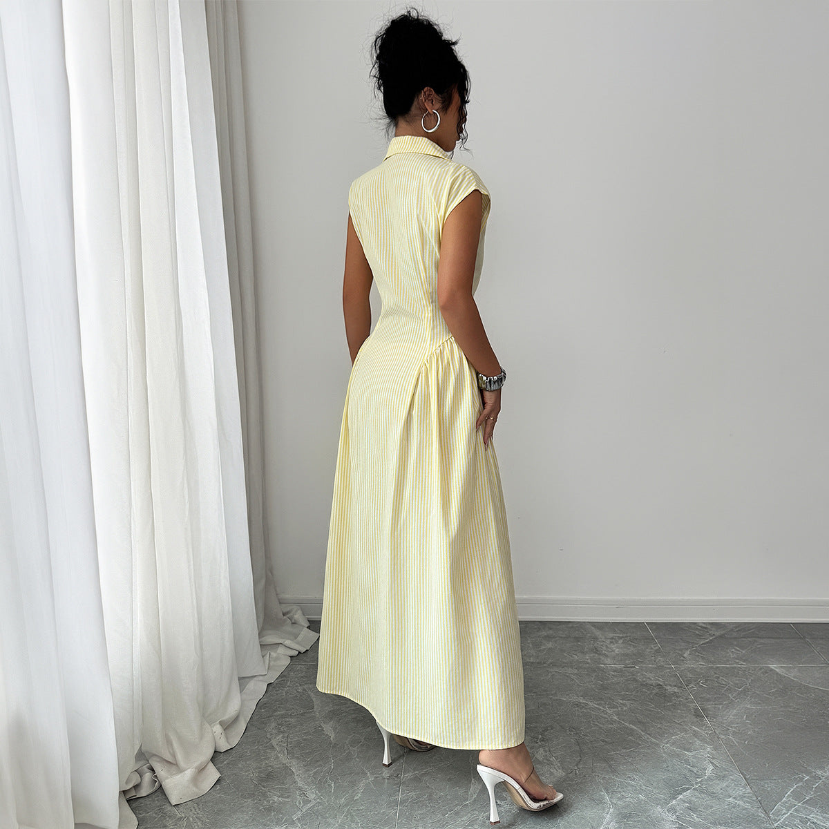 Damen Maxikleid mit klassischem Hemdblusen-Design und eleganten Falten R&B