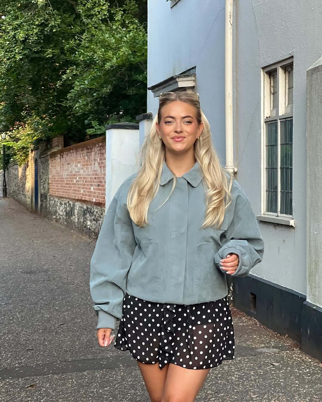 Damen Kurze Bomberjacke aus weichem Material mit einem lässigen Schnitt R&B