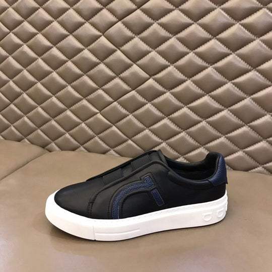 Damen Sneakers mit elastischem Riemen und komfortabler Sohle von R&B