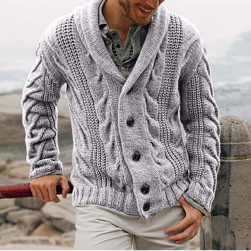 Herren Strickjacke mit modischem Zopfmuster und praktischen Taschen