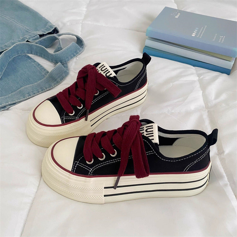 Damen Trendige Sneaker mit dicker Sohle und modischen Details